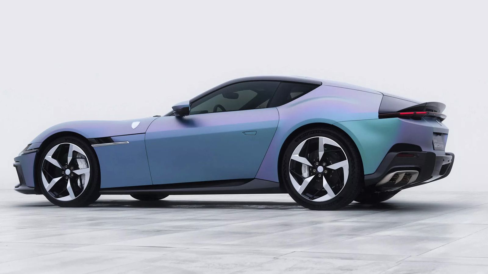 Ferrari 12Cilindri με χρώμα «χαμαιλέοντα» & καμπίνα με τρίχες αλόγου 